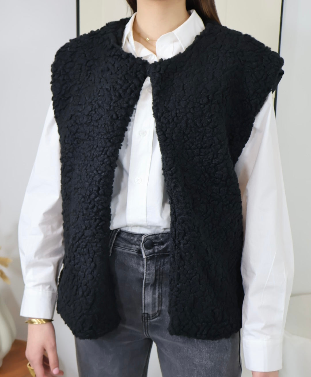 ADELE BLACK FAUX FUR SLEEVELESS VEST