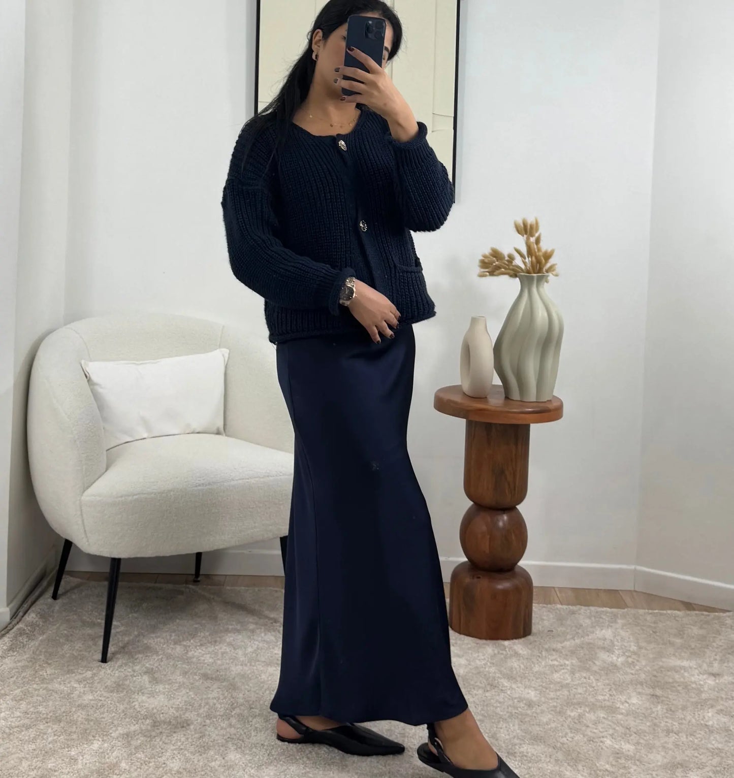 Jupe en satin fluide couleur marine
Ajoutez une touche sophistiquée à votre garde-robe avec cette jupe en satin fluide couleur Berfundy. Sa taille haute et son élastique large à l’intérieur offrent un maintien optimal tout en restant invisible, créant une silhouette élégante et épurée. Parfaite pour les occasions spéciales et les sorties.
