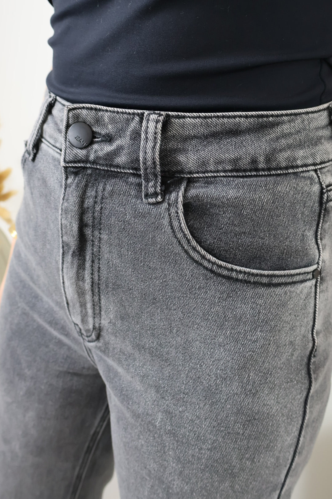 INES GRAU JEANS MIT WEITEM BEIN