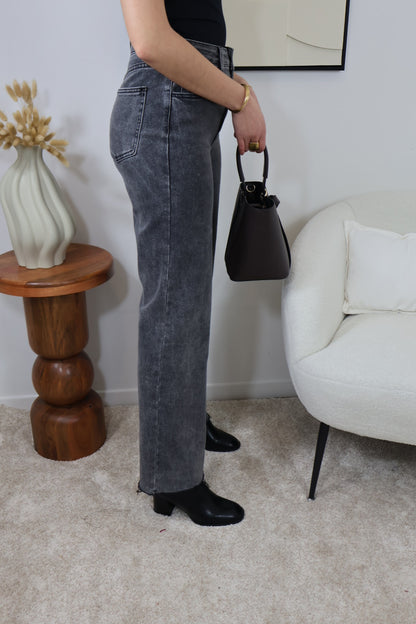 INES GRAU JEANS MIT WEITEM BEIN