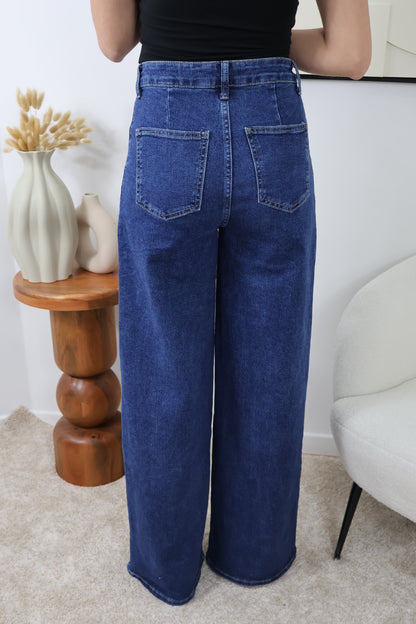 LANGE MEL-JEANS MIT WEITEM Bein
