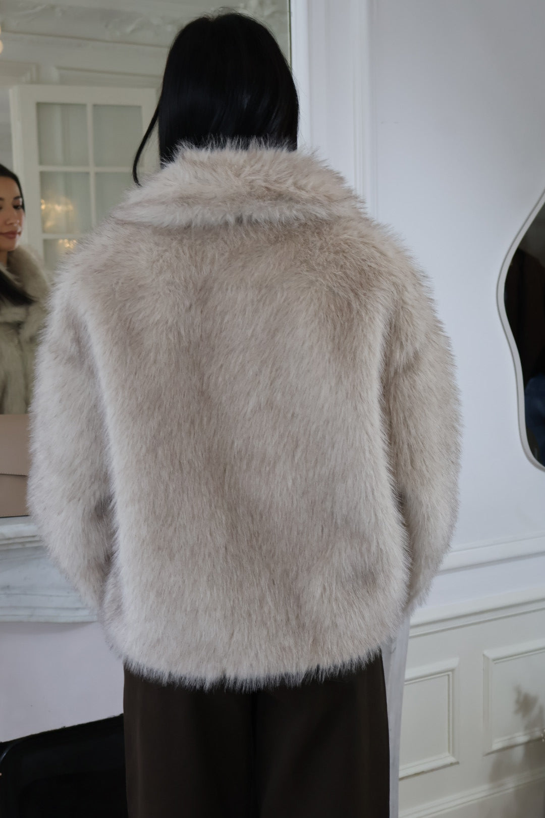 PREMIUM TAUPE-KUNSTPELZMANTEL