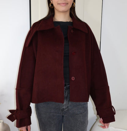 Pull en laine véritable bordeaux fait à la main

Découvrez notre pull en laine véritable de couleur bordeaux, conçu pour allier chaleur et confort pendant les journées froides. Fabriqué à la main avec soin, ce pull de 54 cm de longueur est parfait pour compléter vos tenues tout en maintenant un style élégant. En choisissant ce vêtement, vous optez pour une pièce unique qui ne compromet jamais le style. Un incontournable pour votre garde-robe d’hiver !
