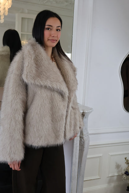 PREMIUM TAUPE-KUNSTPELZMANTEL