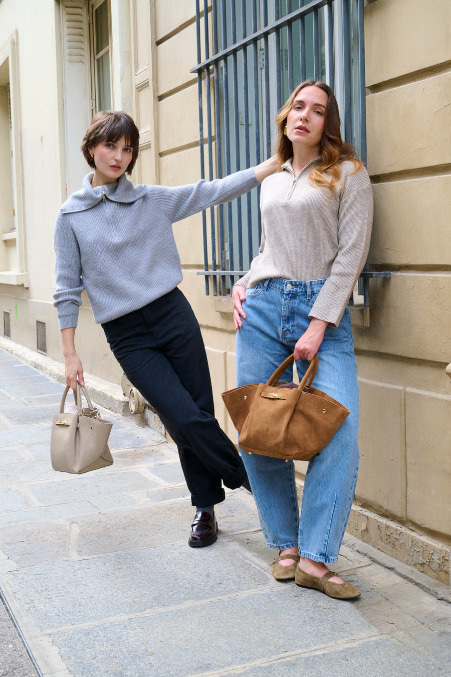 Pull court col zippé beige chiné