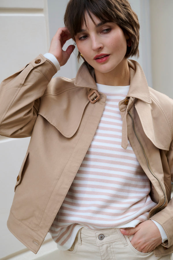 Trench courte beige avec col à cordons