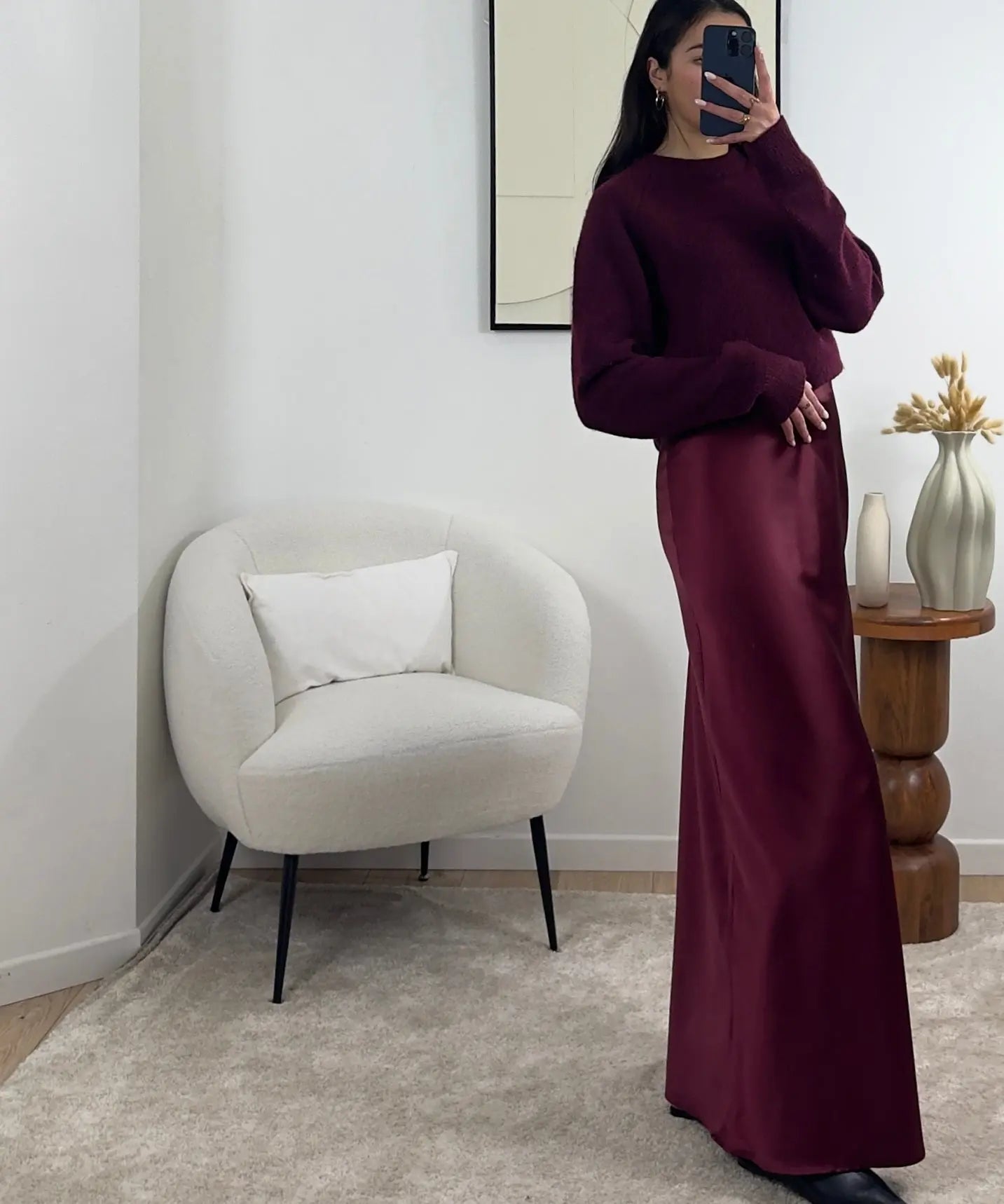 Titre SEO : Jupe Extra Longue en Satin Bordeaux - Élégance pour Grandes Tailles

Texte alternatif SEO : Jupe extra longue en satin bordeaux, idéale pour sublimer votre silhouette. Dotée d’une fermeture éclair sur le côté pour un enfilage facile, elle est disponible en tailles S, M et L (110 à 114 cm). Conçue pour les grandes tailles, cette pièce fluide en 100 % polyester ajoute une touche de glamour à votre garde-robe.
