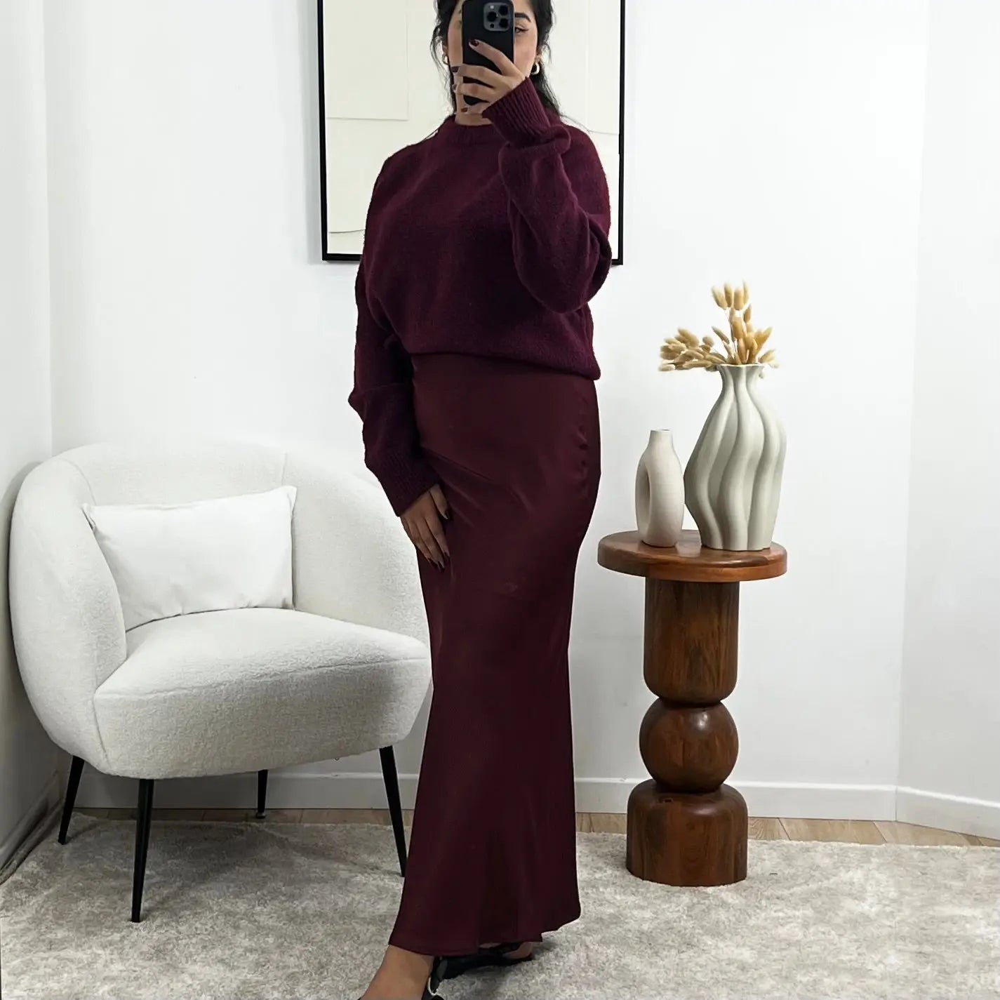 Jupe en satin fluide couleur Berfundy

Ajoutez une touche sophistiquée à votre garde-robe avec cette jupe en satin fluide couleur Berfundy. Sa taille haute et son élastique large à l’intérieur offrent un maintien optimal tout en restant invisible, créant une silhouette élégante et épurée. Parfaite pour les occasions spéciales et les sorties. t les sorties.