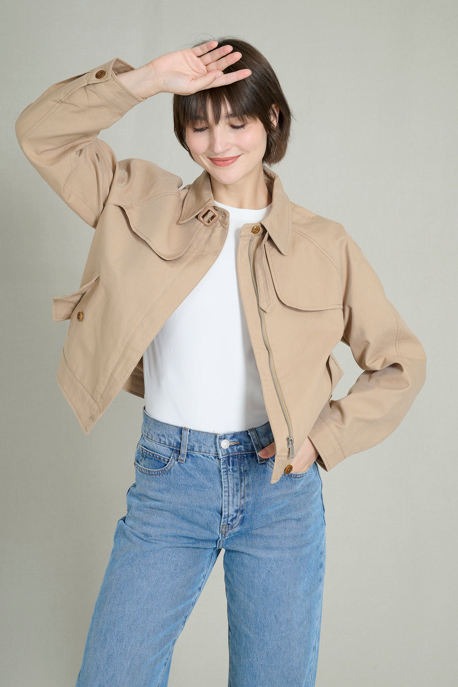Trench courte beige avec col à cordons