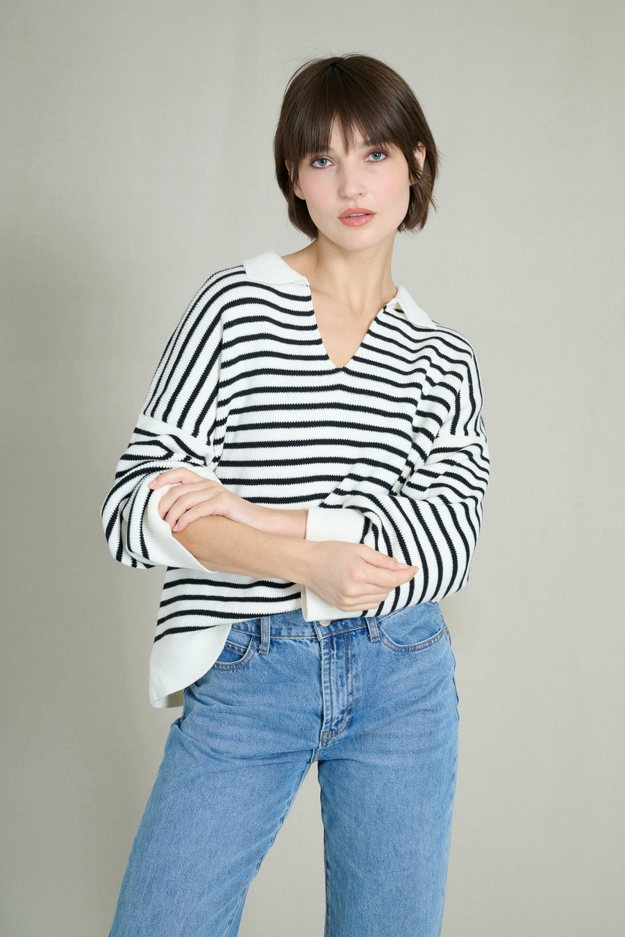 Pull Rayé Col V Noir et Blanc
