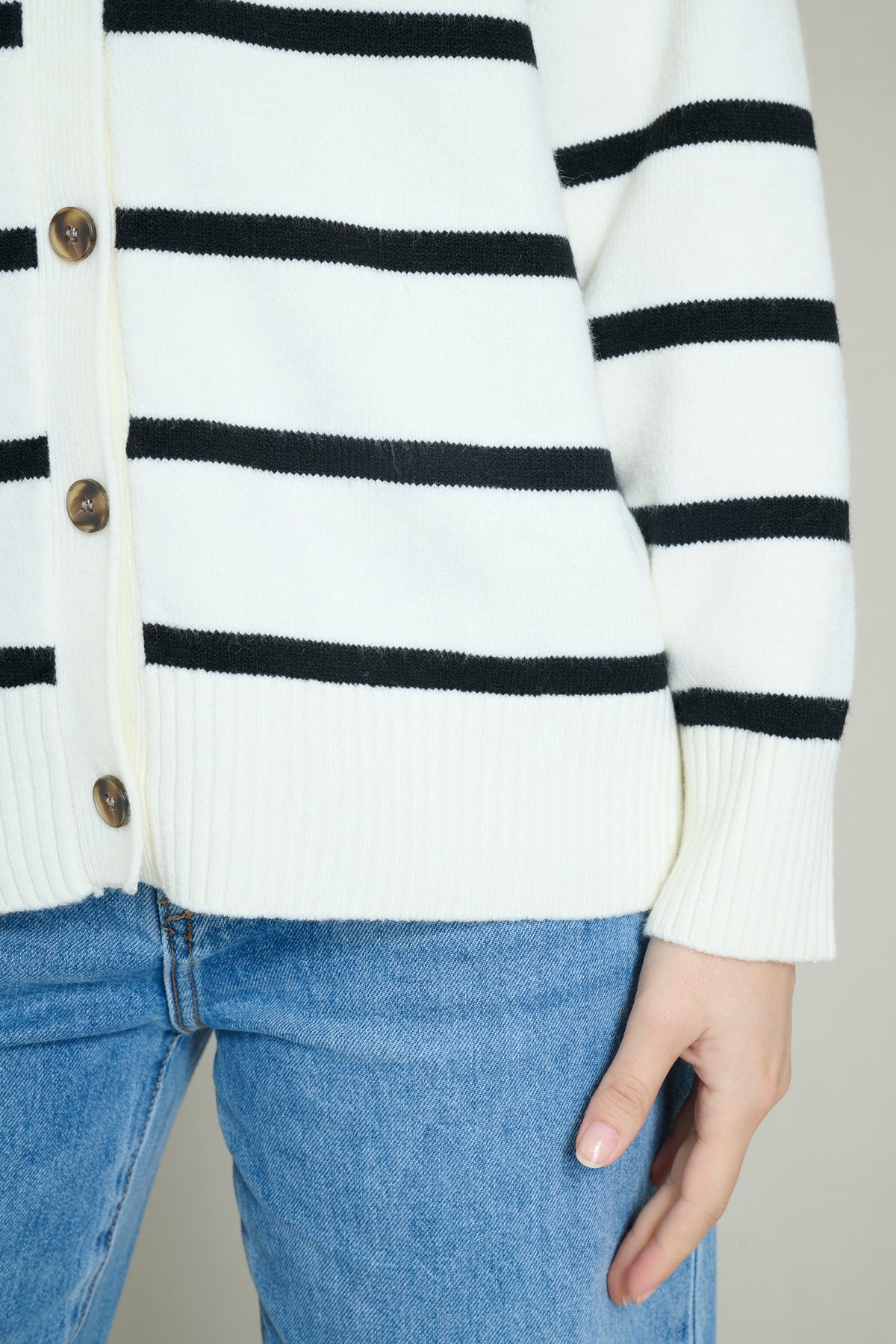 Cardigan rayé blanc et noir