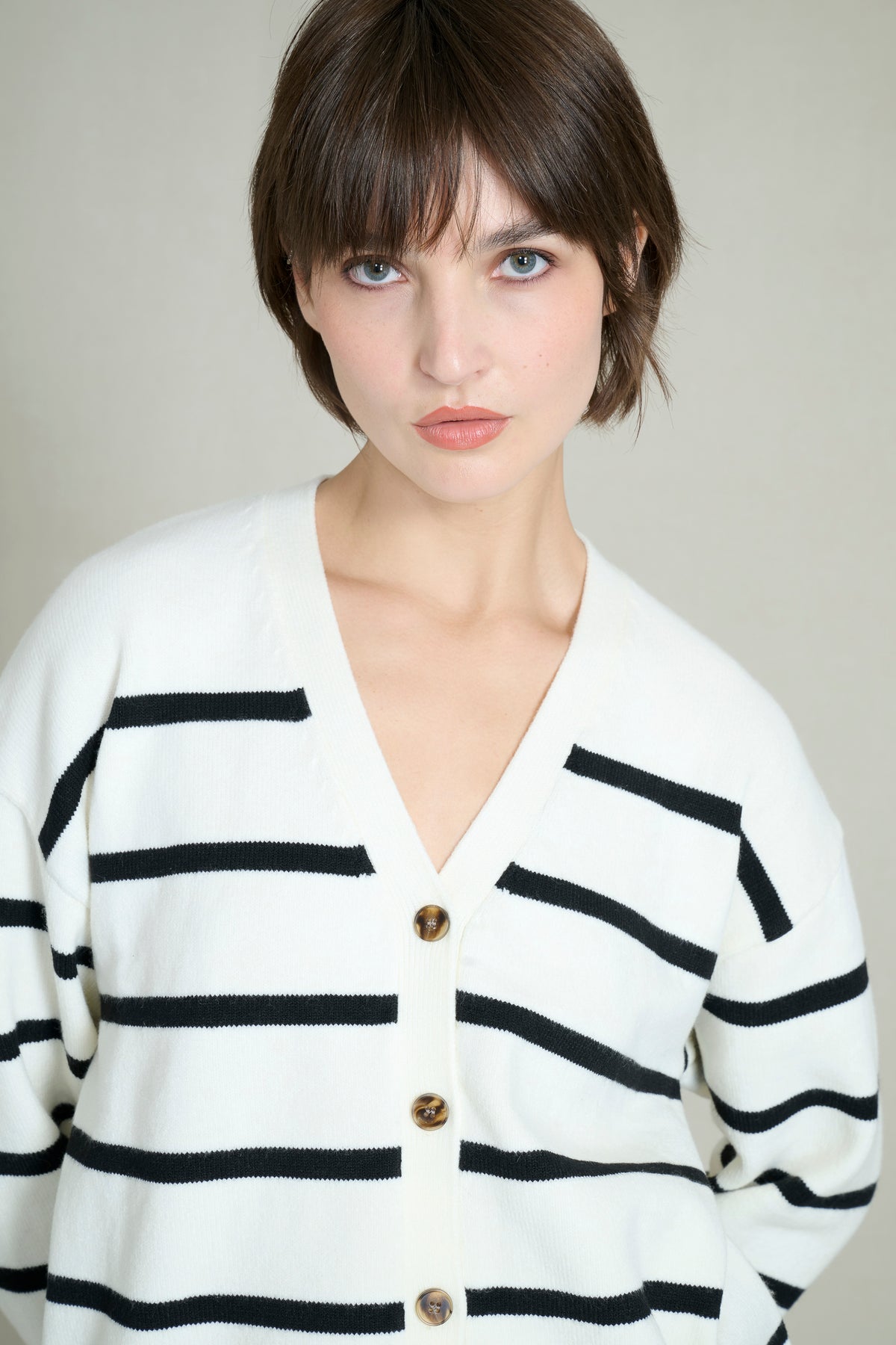 Cardigan rayé blanc et noir