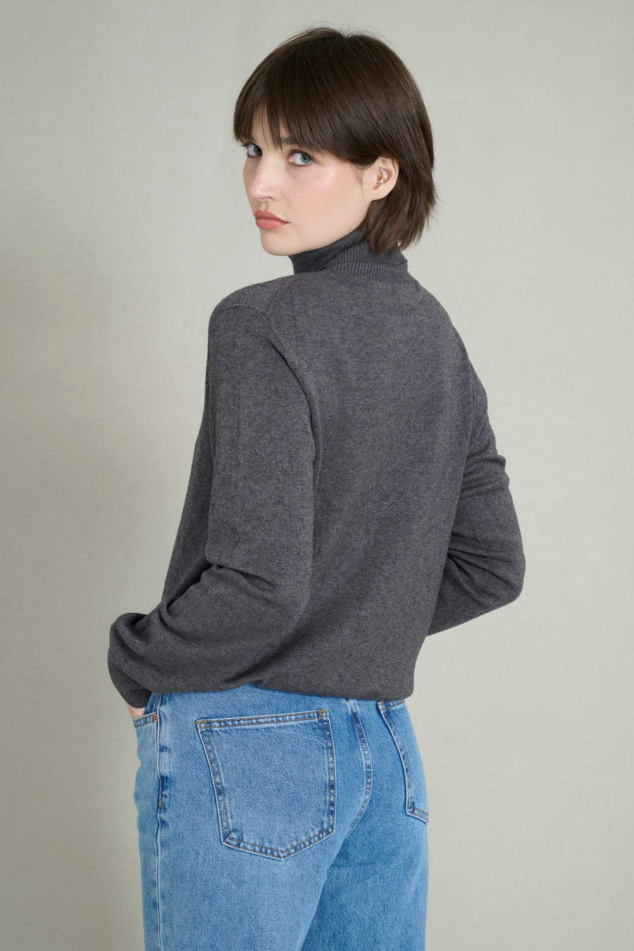 Pull col roulé maille fine sans couture gris