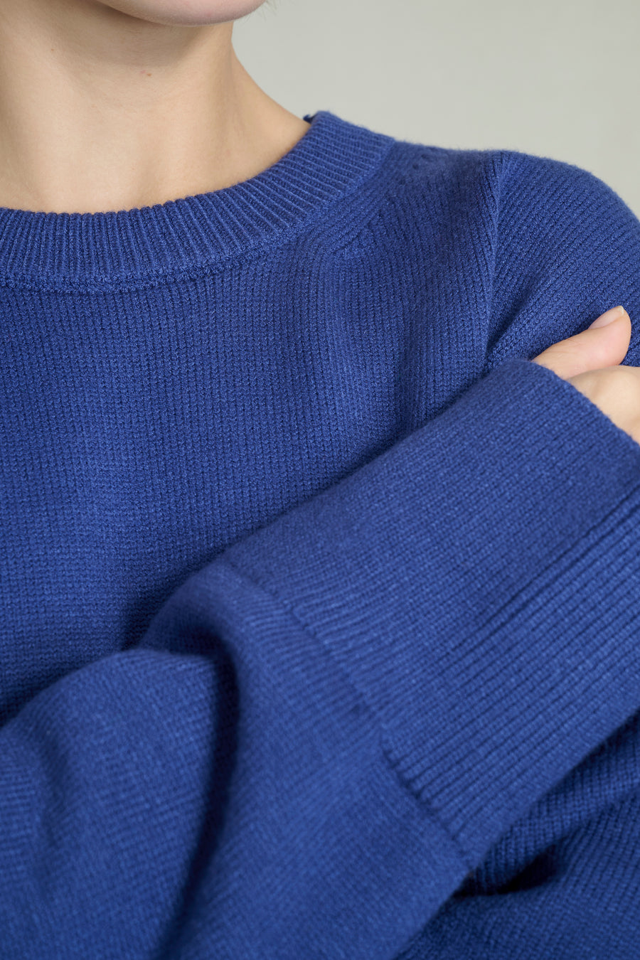Pull oversize col rond maille épaisse bleu roi