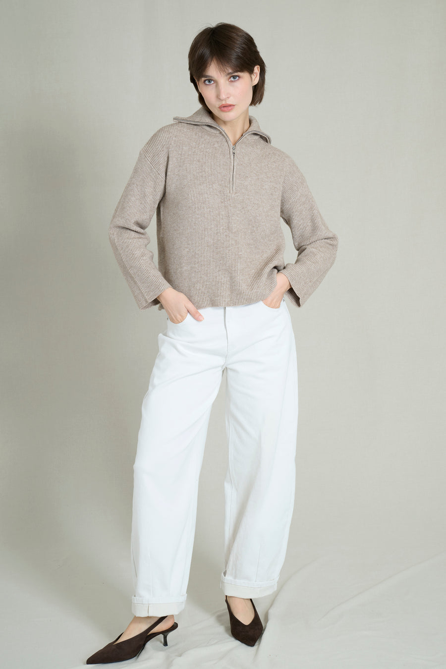Pull court col zippé beige chiné