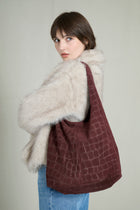 Sac Hobo Quilté Effet Croco en Cuir Suédé Burgundy